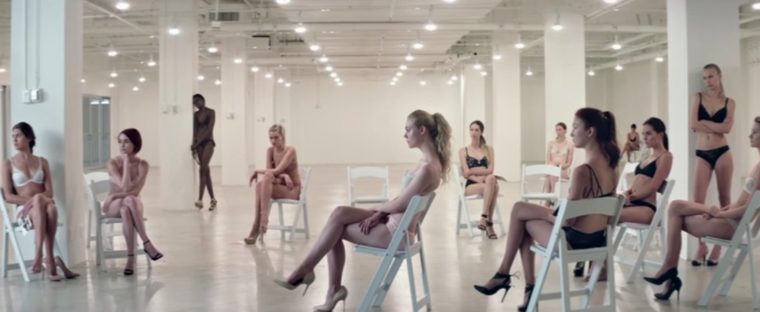 Film Neon Demon online ke shlédnutí.